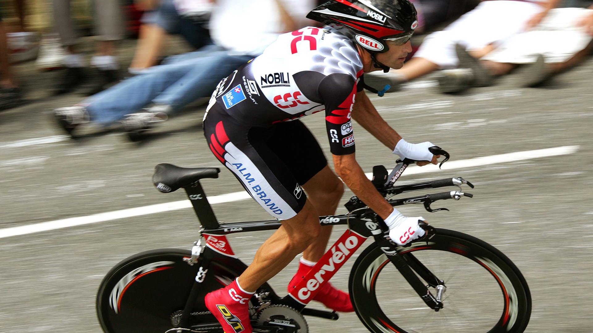 赛道与绿茵场的双重奏，F1揭幕战与里昂淘汰荷兰的启示