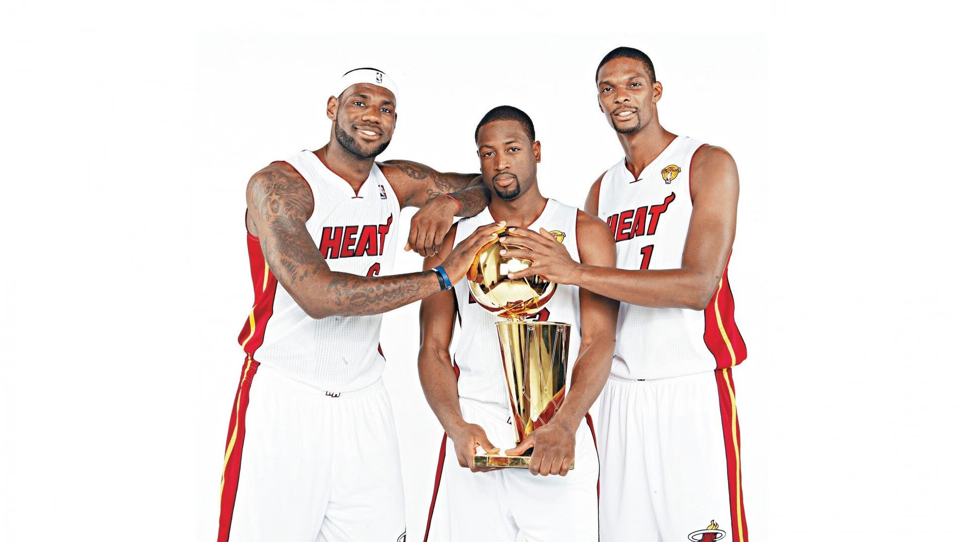 欧冠半决赛之夜，奥斯梅恩关键时刻站出来，那不勒斯书写历史新篇章